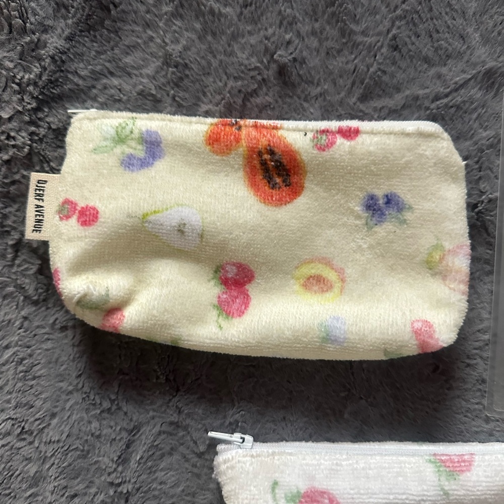 Makeup bag lot (Djerf Avenue & Refy) - Picture 3 of 4